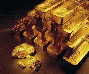 Brusca caduta dell'oro, gli investitori sono costretti a vendere