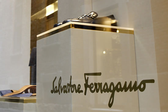 Abbassati rating per Intesa e Bpm. Rally Ferragamo in Borsa. Giallo Carige