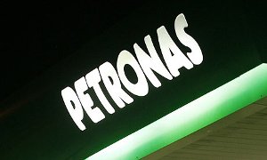 Petronas: 1,2 miliardi di ringgit da prestiti o sukuk