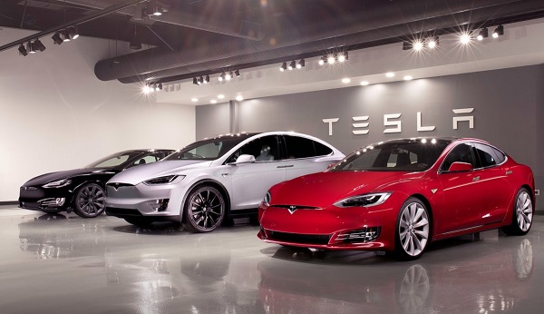 Tesla finanzia Model 3 attraverso bond
