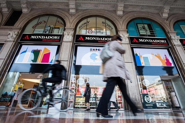 Mondadori sale su indiscrezioni crescita in Francia