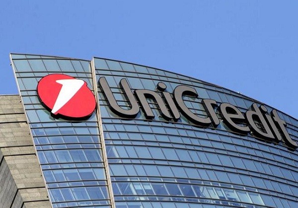 unicredit blocca dividendi fino ottobre