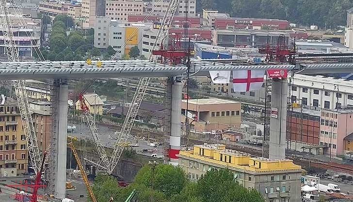 Fincantieri vara l'ultima campata in acciaio del Ponte di Genova