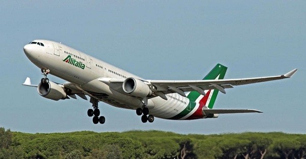 alitalia flotta dimezzata