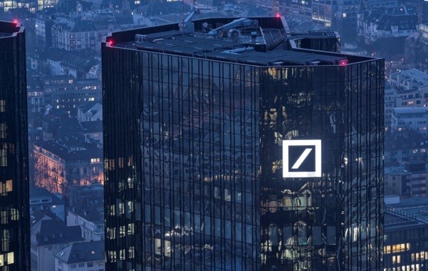 Deutsche Bank multata per favori a Jeffrey Epstein