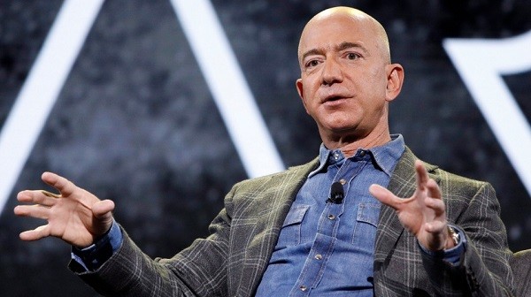Jeff Bezos lascia posto di ad in Amazon