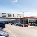 Tesla, profitti al minimo dal 2021